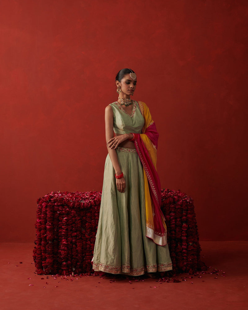 Aunt of the Bride/Groom Outfit Ideas: What to Wear at Your Niece or Nephew's Wedding