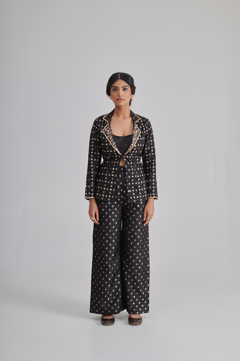 How to Wear Indian Clothes to a Western Wedding