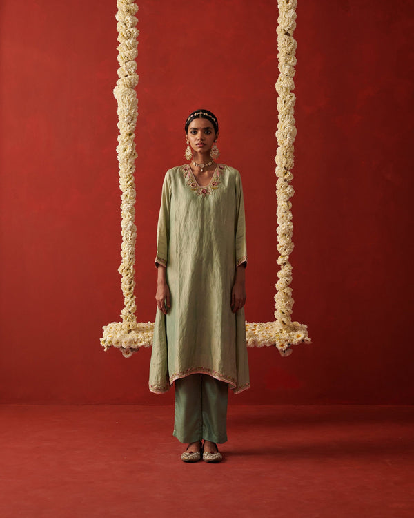 Sage & Mint Green: The Quiet-Luxury Greens for Summer