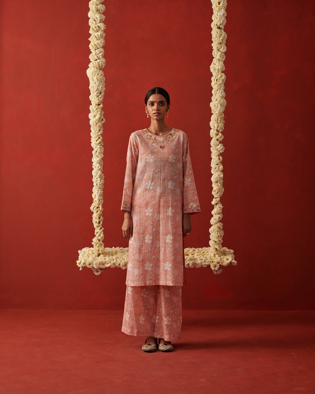 Indian Outfits for Photoshoots: What to Wear for Engagement, Pre-Wedding & Portrait Sessions
