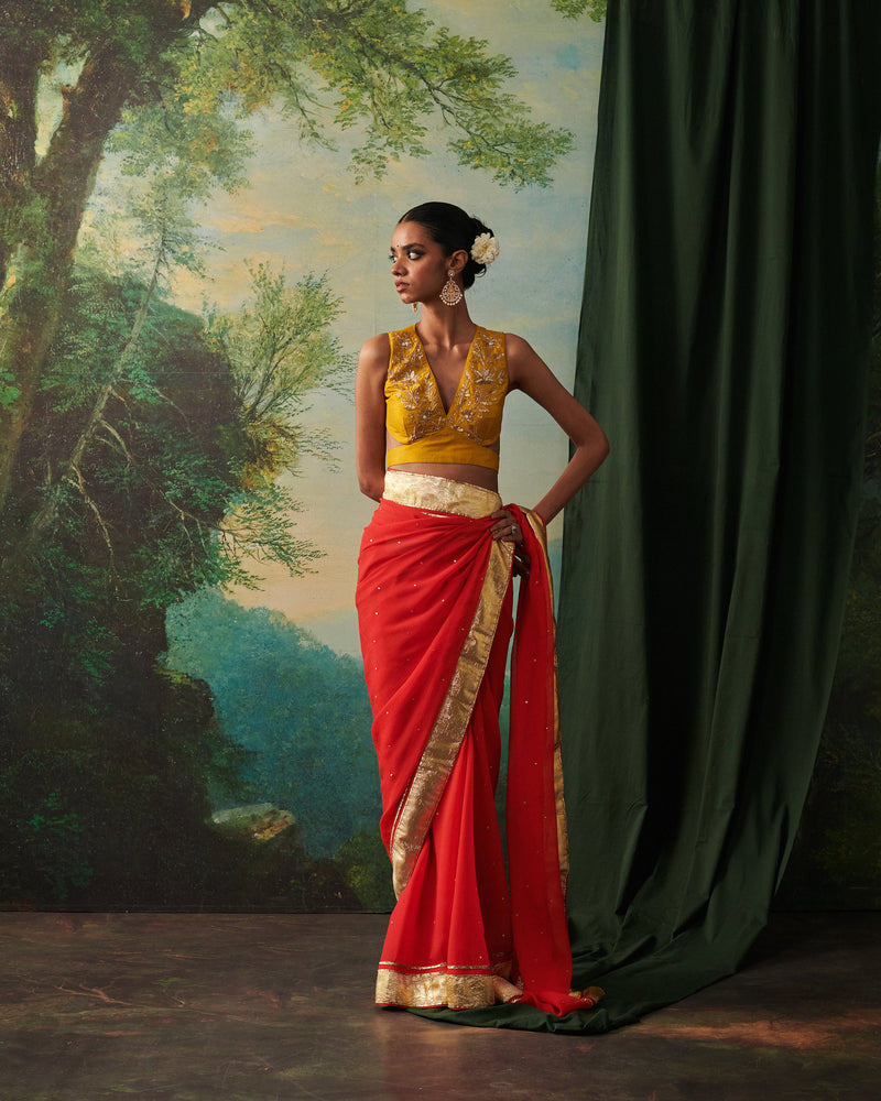 How to Choose the Perfect Saree Blouse: Neckline, Sleeves & Fit