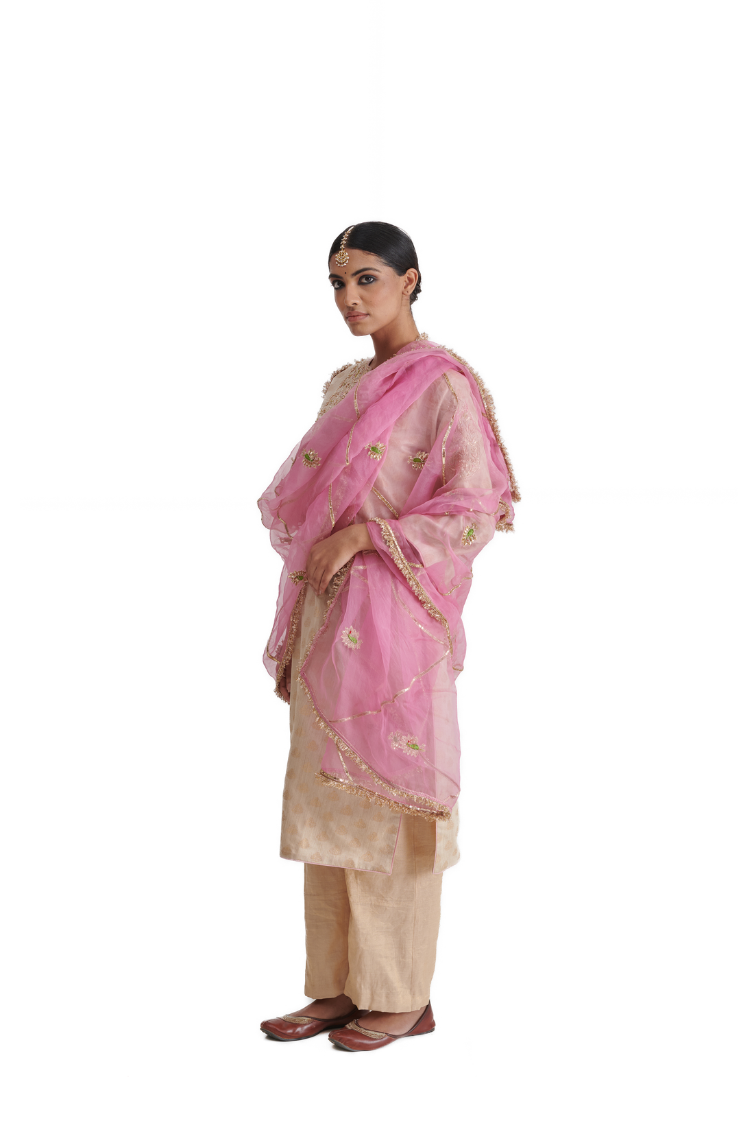 The Art of Zari Work: India's Golden Thread Tradition