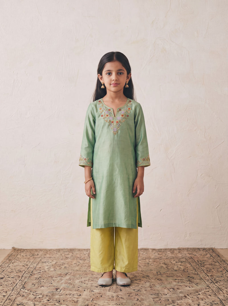 Twinning Kids: Coordinating Outfits for Siblings & Cousins
