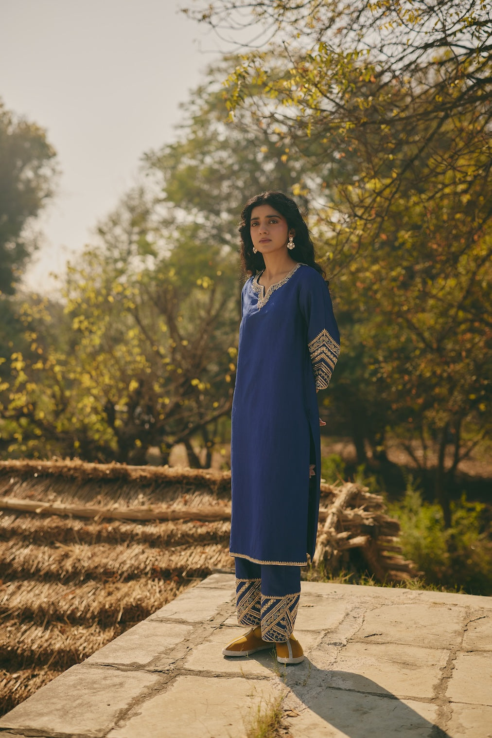 AMEERA & HOORAIN blue silk kurta set with floral motifs by Rashika Mittal - close-up detail