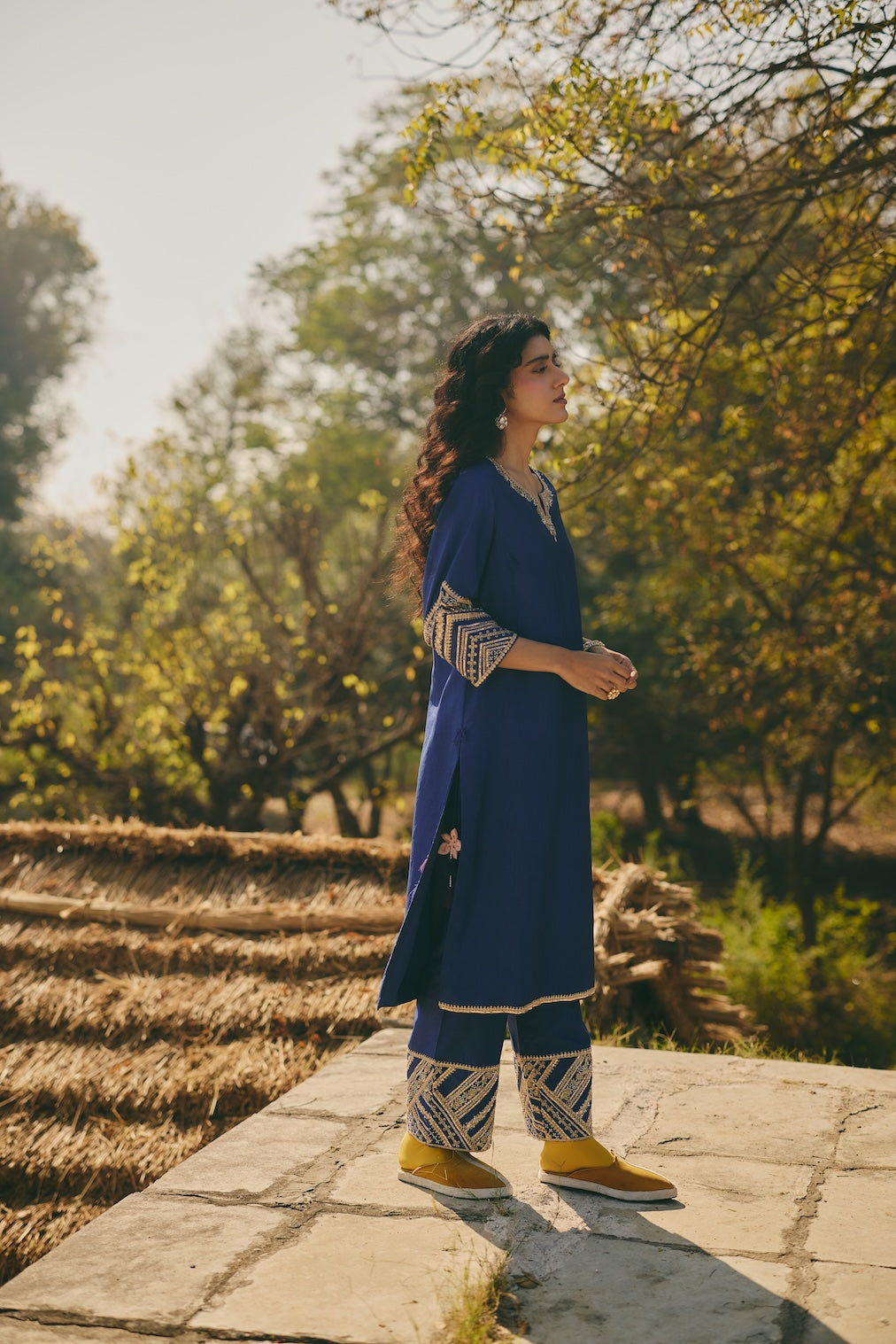 AMEERA & HOORAIN blue silk kurta set with floral motifs by Rashika Mittal - styled look