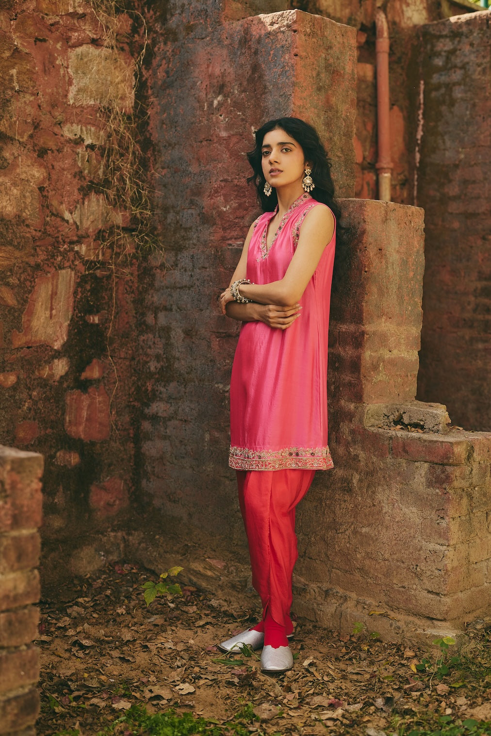 NOORPARI & SURKH rose silk kurta set with floral motifs by Rashika Mittal - close-up detail