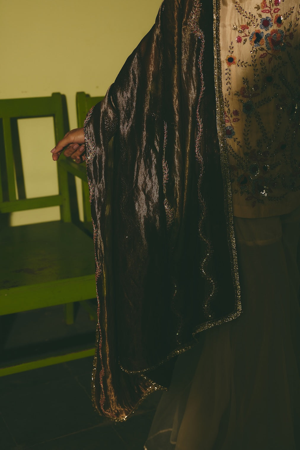 KOHINA tissue dupatta with nature motifs by Rashika Mittal - close-up detail