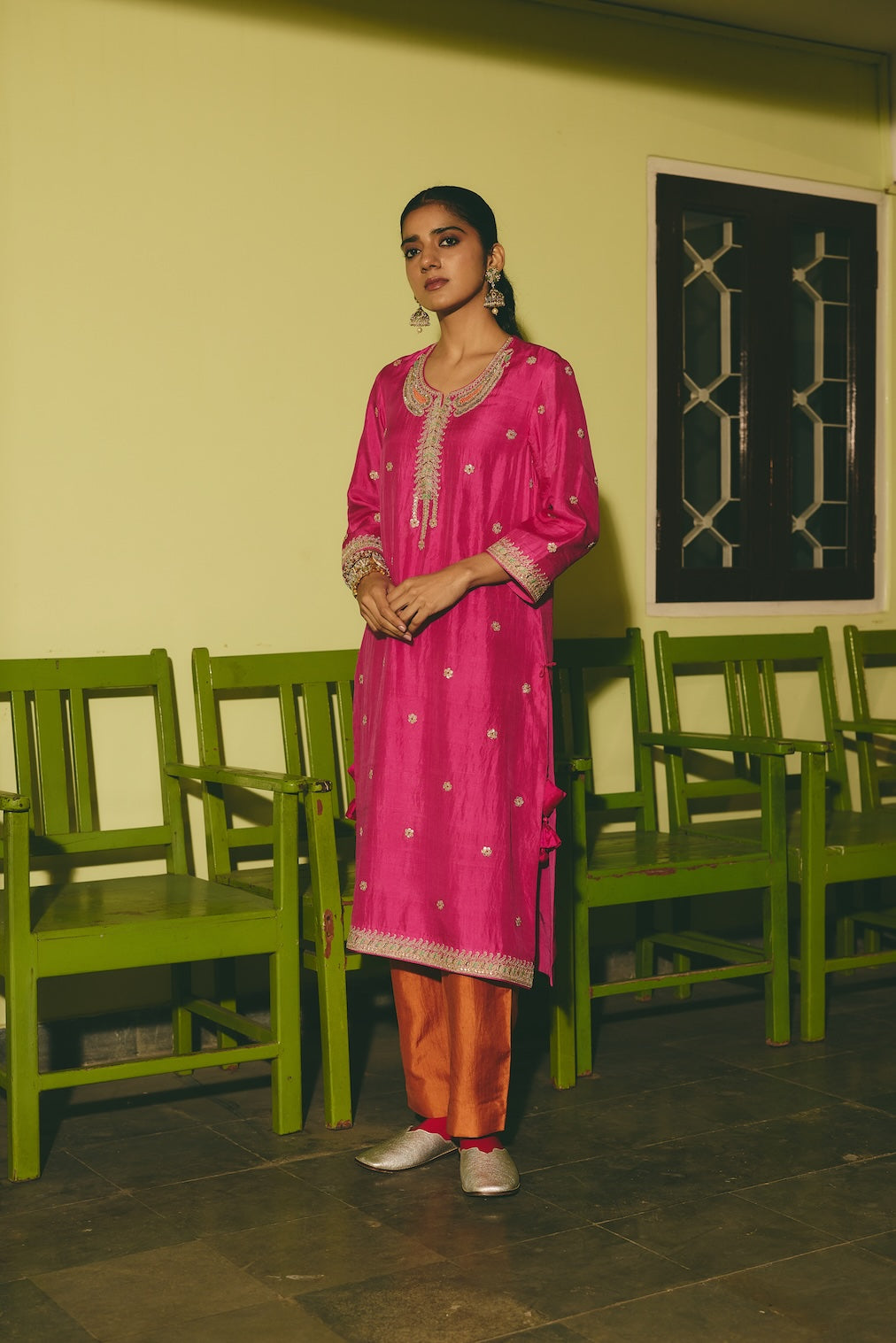 JIYA & ESHNA fuchsia silk kurta set with paisley motifs by Rashika Mittal - close-up detail
