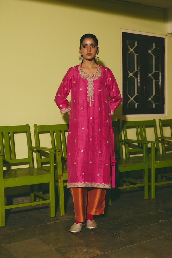 JIYA & ESHNA fuchsia silk kurta set with paisley motifs by Rashika Mittal - front view