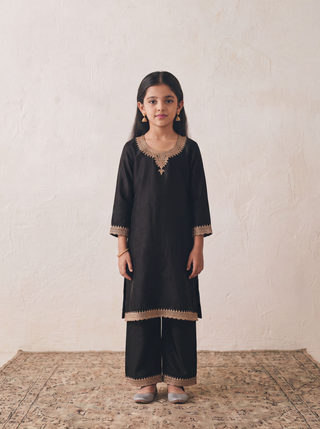 AYESHA & MEHR — KIDS