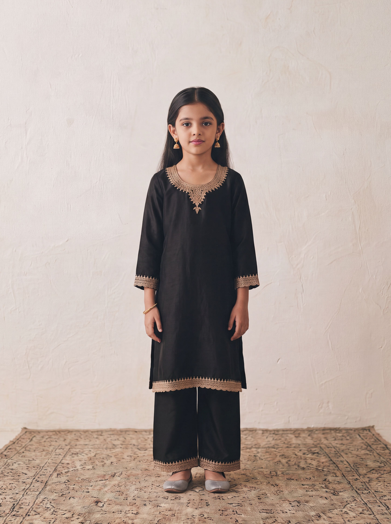 AYESHA & MEHR — KIDS